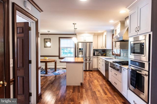 371 ELM AVE, Hershey, PA 17033