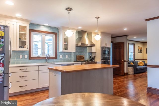 371 ELM AVE, Hershey, PA 17033