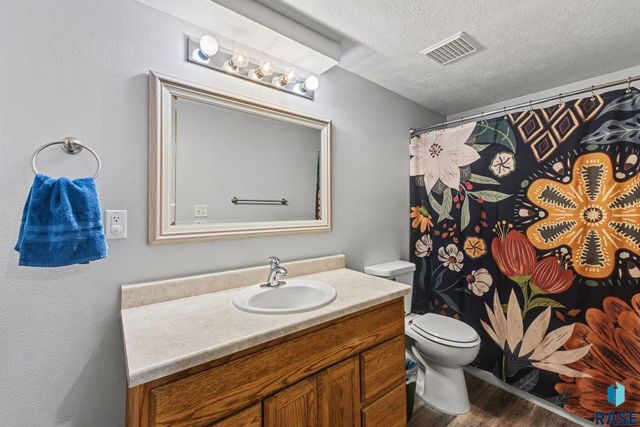7321 W 51st St Street, Sioux Falls, SD 57106