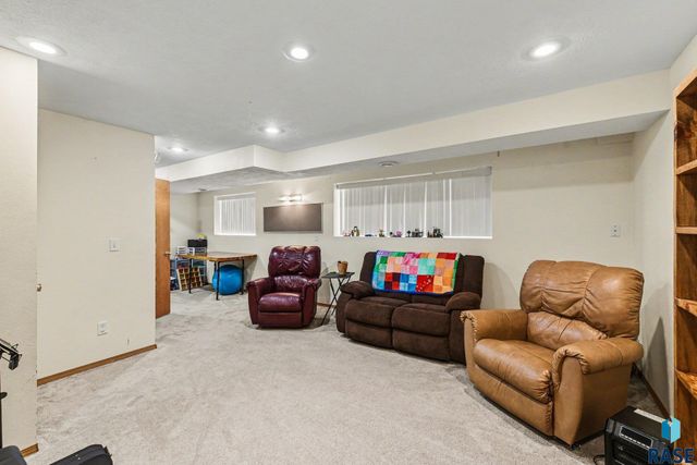 7321 W 51st St Street, Sioux Falls, SD 57106