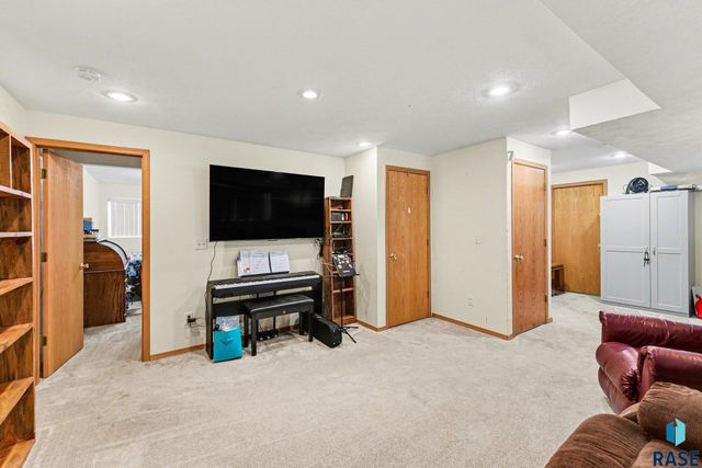 7321 W 51st St Street, Sioux Falls, SD 57106
