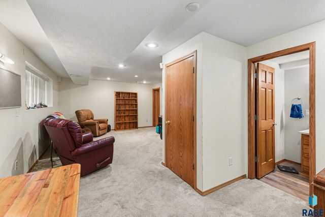 7321 W 51st St Street, Sioux Falls, SD 57106