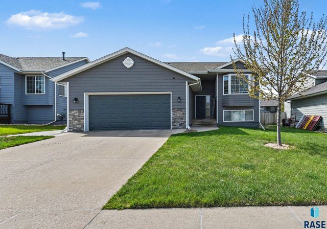 7321 W 51st St Street, Sioux Falls, SD 57106