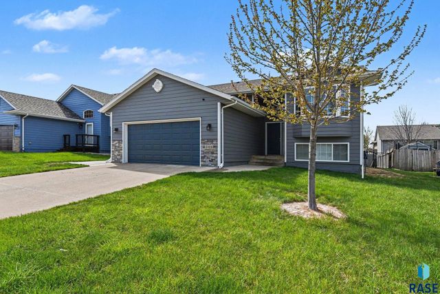 7321 W 51st St Street, Sioux Falls, SD 57106