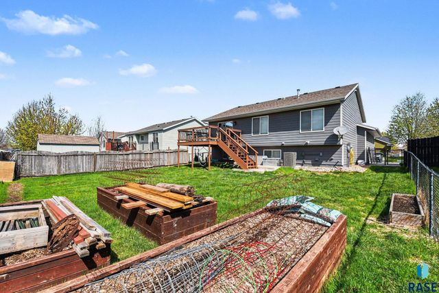 7321 W 51st St Street, Sioux Falls, SD 57106