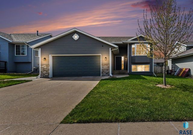 7321 W 51st St Street, Sioux Falls, SD 57106