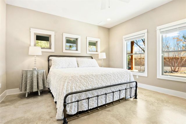 25400 Cove DR, Spicewood, TX 78669