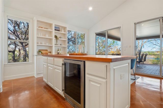 25400 Cove DR, Spicewood, TX 78669