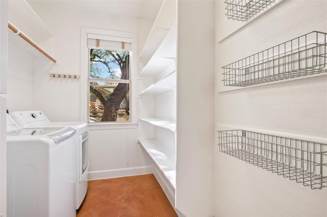 25400 Cove DR, Spicewood, TX 78669