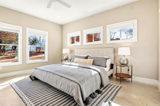 25400 Cove DR, Spicewood, TX 78669