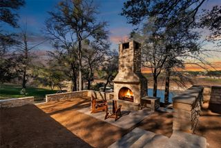 25400 Cove DR, Spicewood, TX 78669