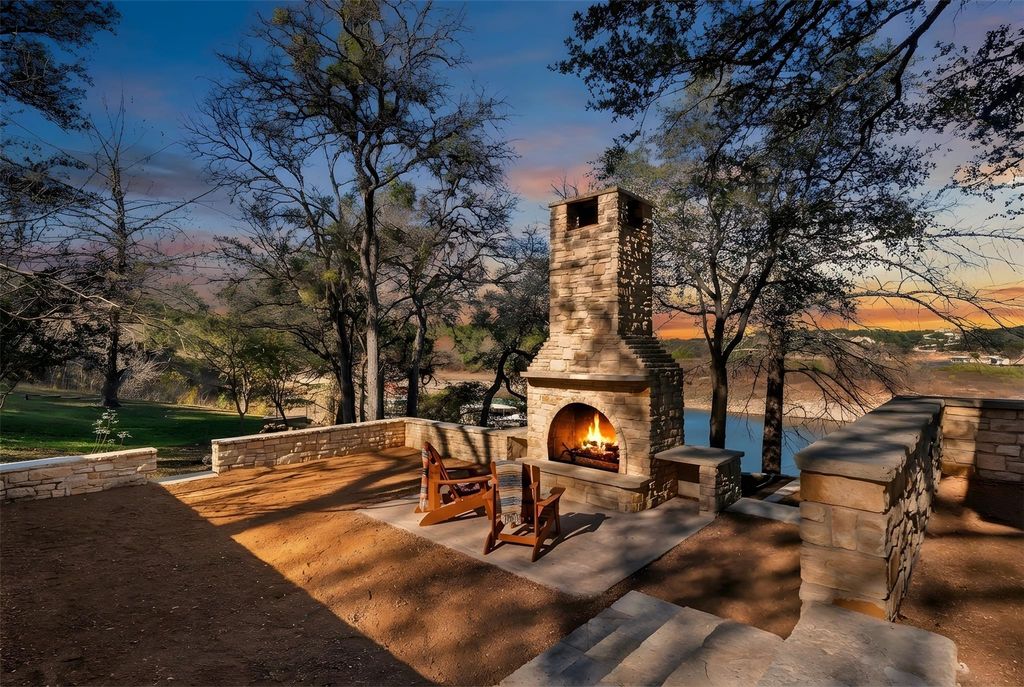 25400 Cove DR, Spicewood, TX 78669