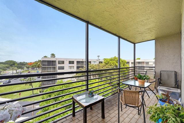 901 Colony Point Circle 523, Pembroke Pines, FL 33026