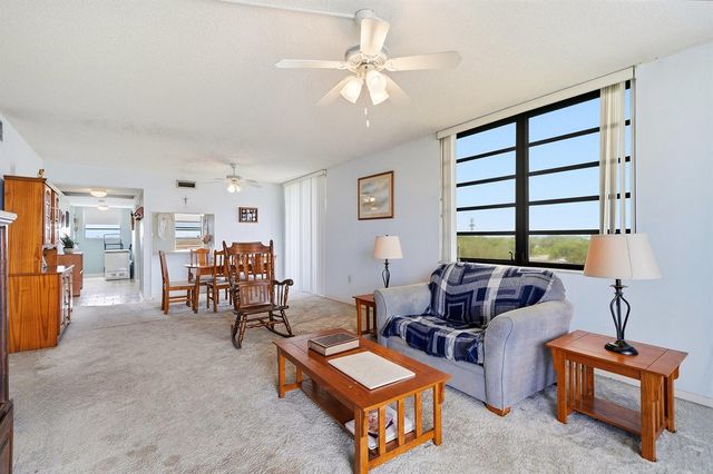 901 Colony Point Circle 523, Pembroke Pines, FL 33026