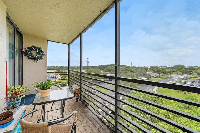 901 Colony Point Circle 523, Pembroke Pines, FL 33026