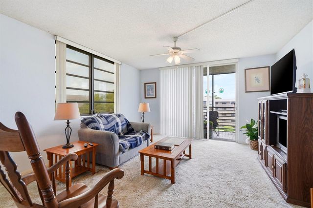 901 Colony Point Circle 523, Pembroke Pines, FL 33026