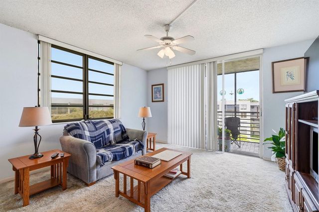 901 Colony Point Circle 523, Pembroke Pines, FL 33026