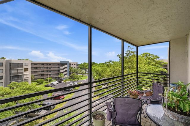 901 Colony Point Circle 523, Pembroke Pines, FL 33026