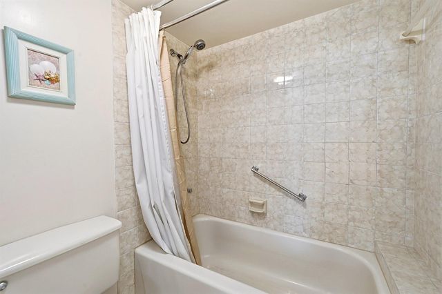 901 Colony Point Circle 523, Pembroke Pines, FL 33026