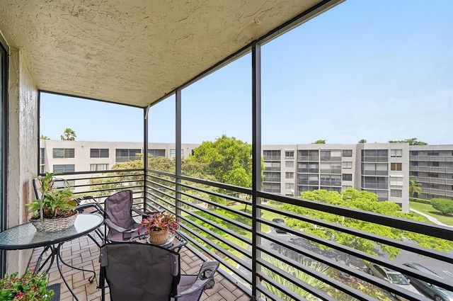 901 Colony Point Circle 523, Pembroke Pines, FL 33026