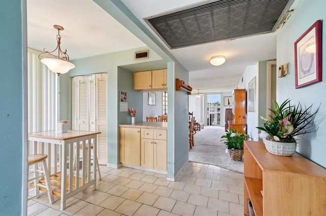 901 Colony Point Circle 523, Pembroke Pines, FL 33026
