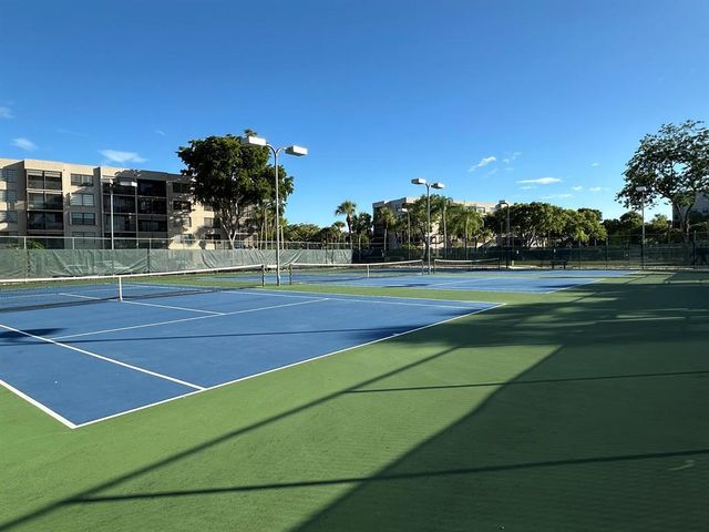 901 Colony Point Circle 523, Pembroke Pines, FL 33026
