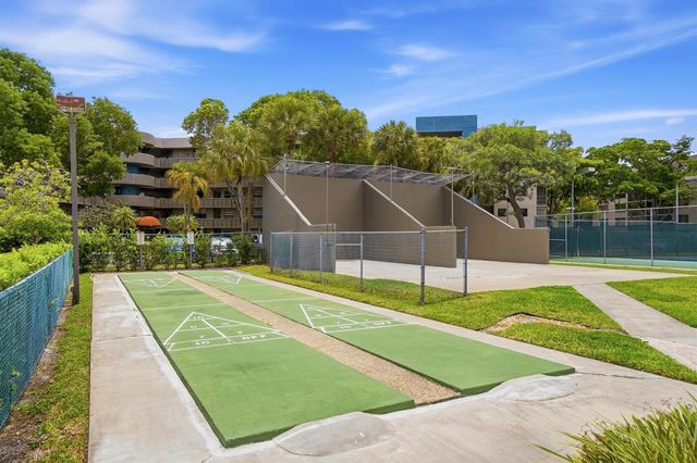 901 Colony Point Circle 523, Pembroke Pines, FL 33026