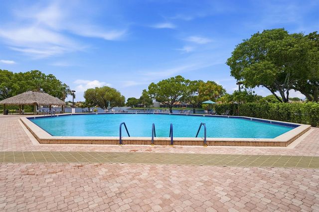 901 Colony Point Circle 523, Pembroke Pines, FL 33026