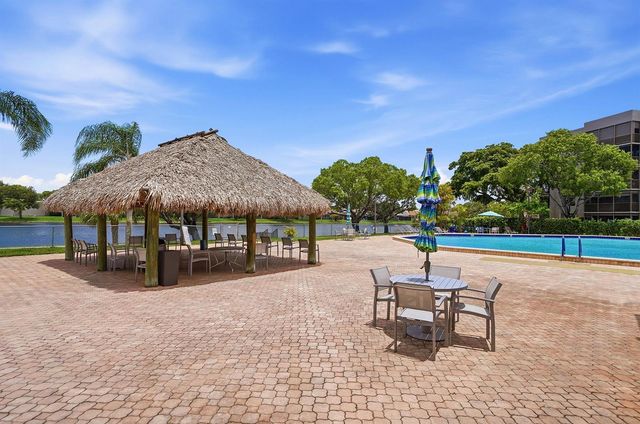 901 Colony Point Circle 523, Pembroke Pines, FL 33026