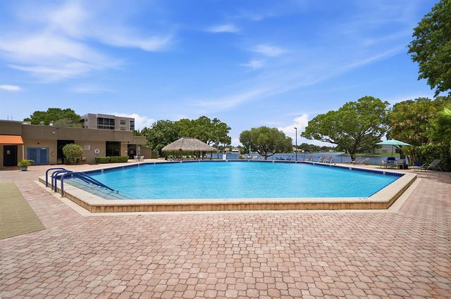 901 Colony Point Circle 523, Pembroke Pines, FL 33026