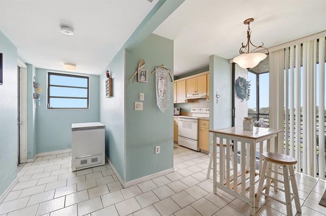 901 Colony Point Circle 523, Pembroke Pines, FL 33026