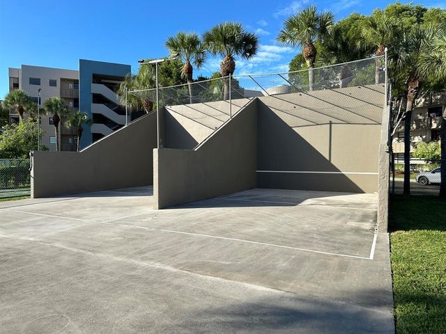 901 Colony Point Circle 523, Pembroke Pines, FL 33026