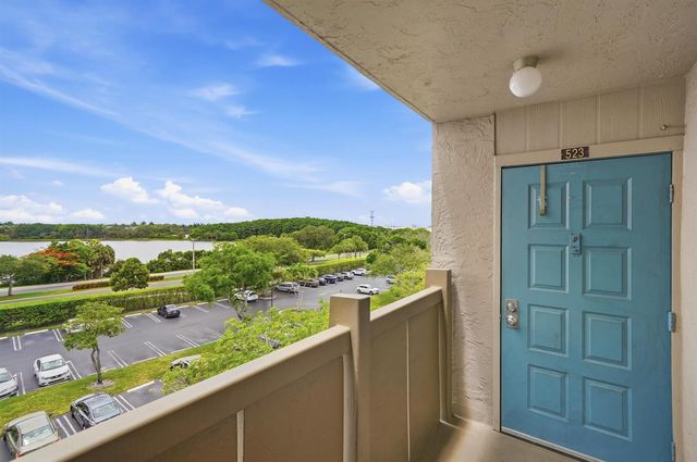 901 Colony Point Circle 523, Pembroke Pines, FL 33026