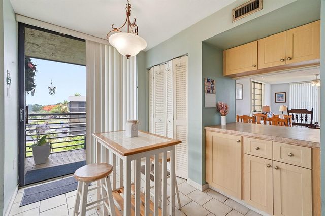 901 Colony Point Circle 523, Pembroke Pines, FL 33026