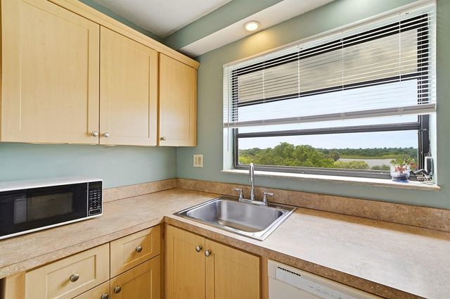 901 Colony Point Circle 523, Pembroke Pines, FL 33026