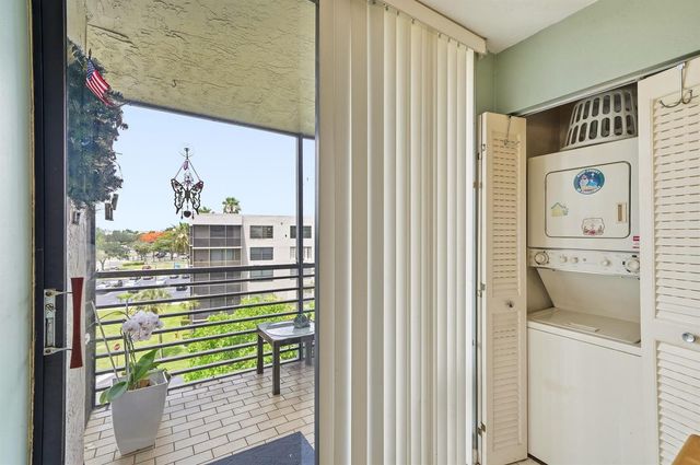 901 Colony Point Circle 523, Pembroke Pines, FL 33026