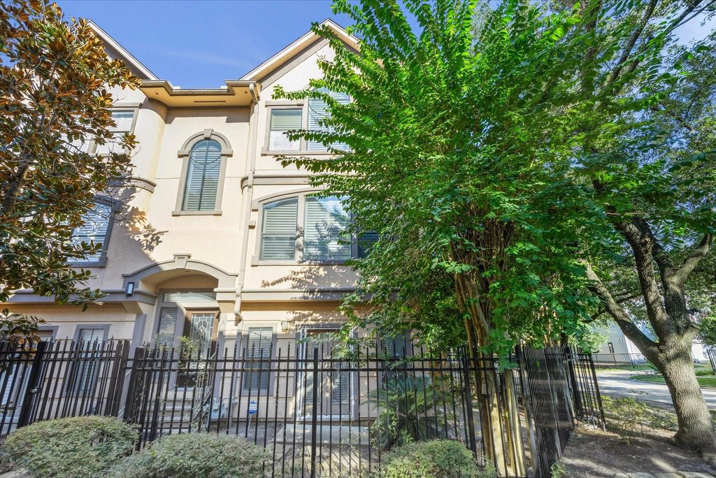 2422 Dorrington A, Houston, TX 77030