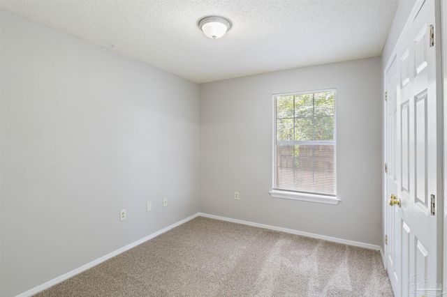 6 Georgia Dr, Pensacola, FL 32505