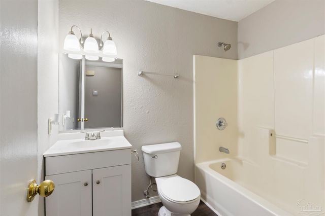 6 Georgia Dr, Pensacola, FL 32505