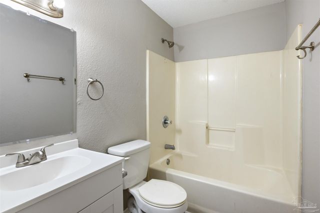 6 Georgia Dr, Pensacola, FL 32505