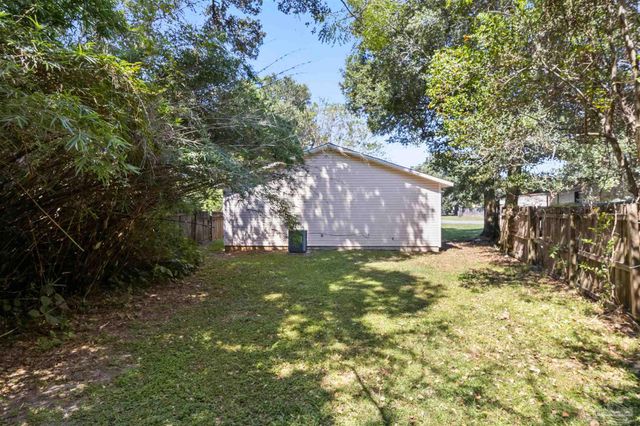 6 Georgia Dr, Pensacola, FL 32505