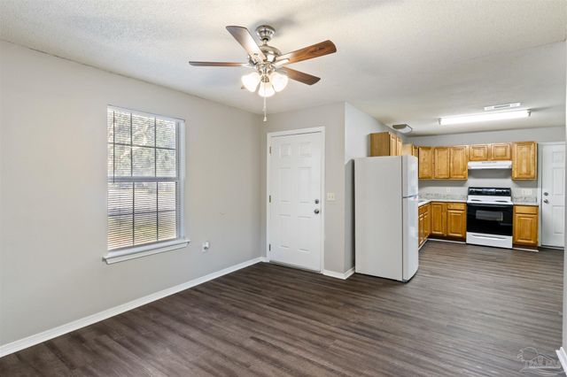 6 Georgia Dr, Pensacola, FL 32505