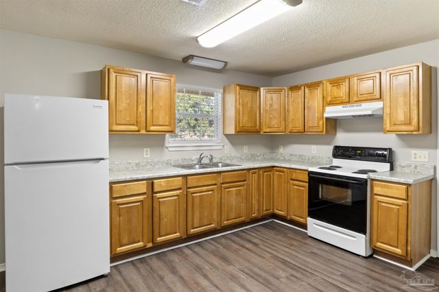 6 Georgia Dr, Pensacola, FL 32505