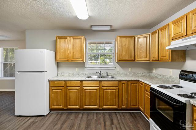 6 Georgia Dr, Pensacola, FL 32505