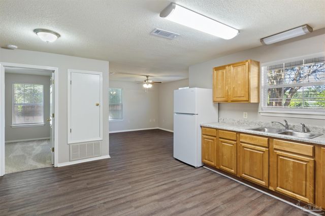 6 Georgia Dr, Pensacola, FL 32505