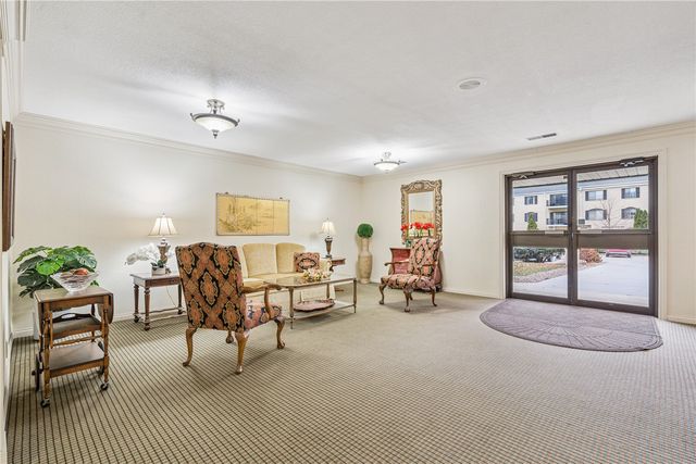 100 Thompson Dr SE 116, Cedar Rapids, IA 52302