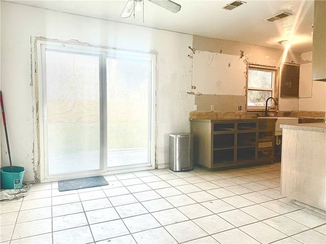 1510 W Terrace Blvd, Rockport, TX 78382