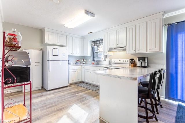 110 Wreck Shoal DR, Newport News, VA 23606