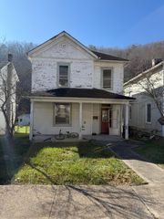 605 Roxbury ST, Clifton Forge, VA 24422