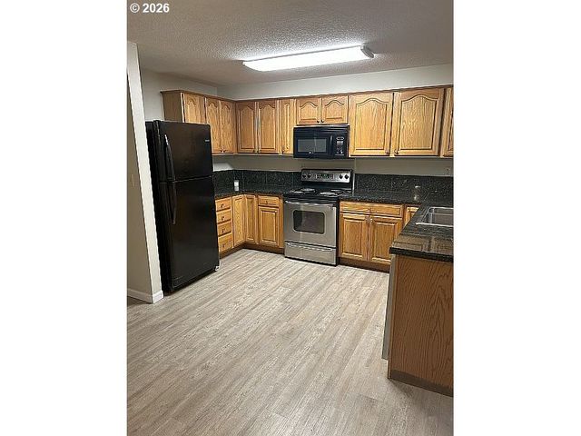 13950 Sw 20TH St, Beaverton, OR 97008
